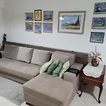 Quadros Residences - Confortável apartamento à 200 m da praia central em Balneário Camboriú
