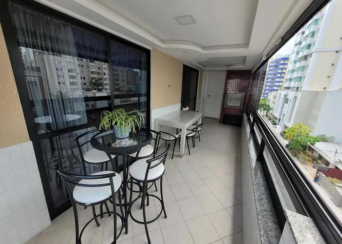 Quadros Residences - Confortável apartamento à 200 m da praia central em Balneário Camboriú